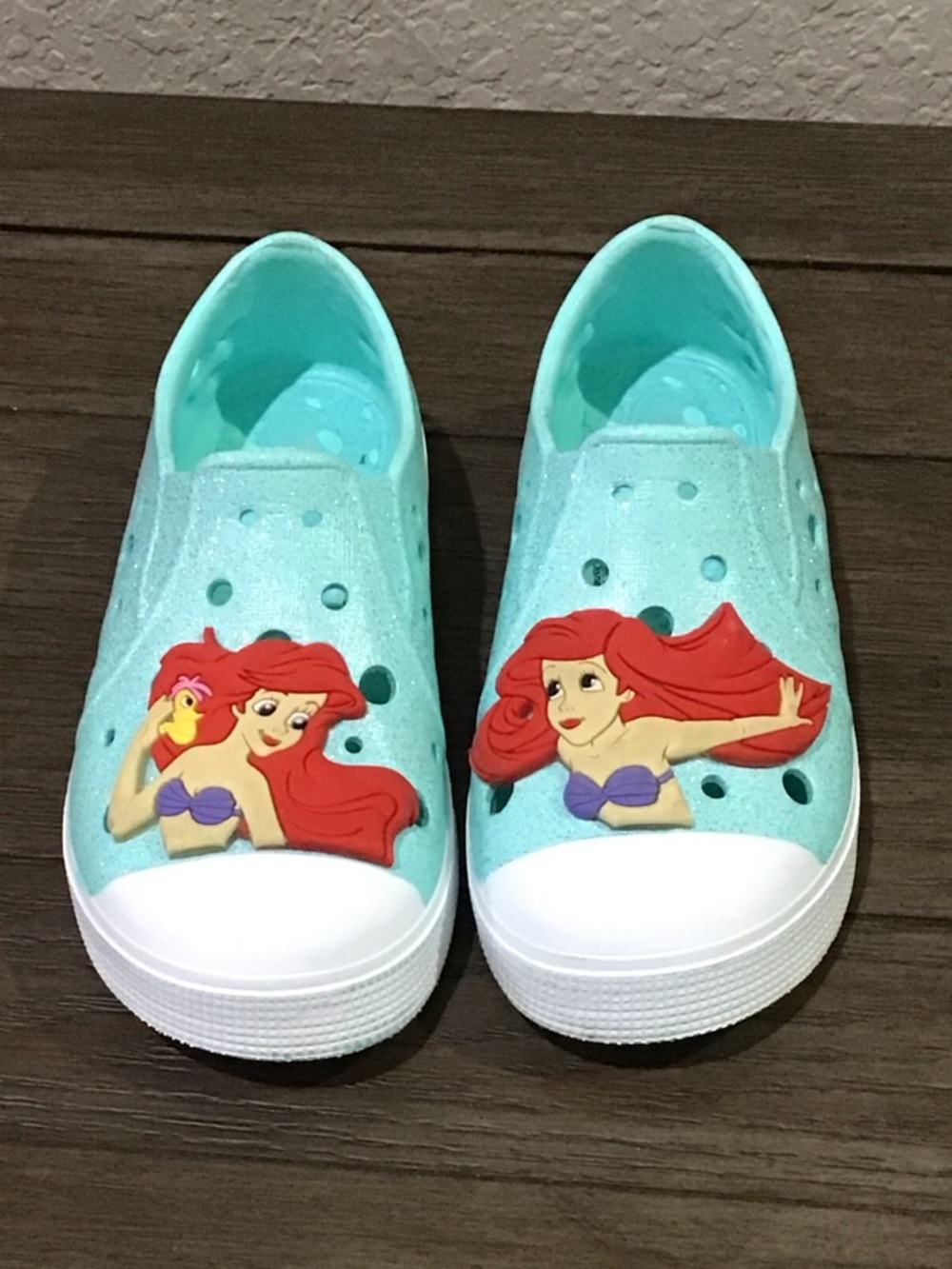 Harper Canyon Aqua Kids Slip-On Shoes with Ariel Graphic